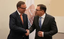 Christian Ritscher, Special Adviser and Head of the Investigative Team, UNITAD, shaking hands with Eurojust President Ladislav Hamran
